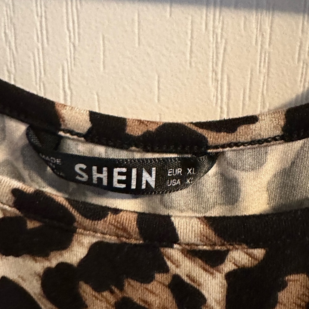 Leopard Print Romper - Picture 2 of 2